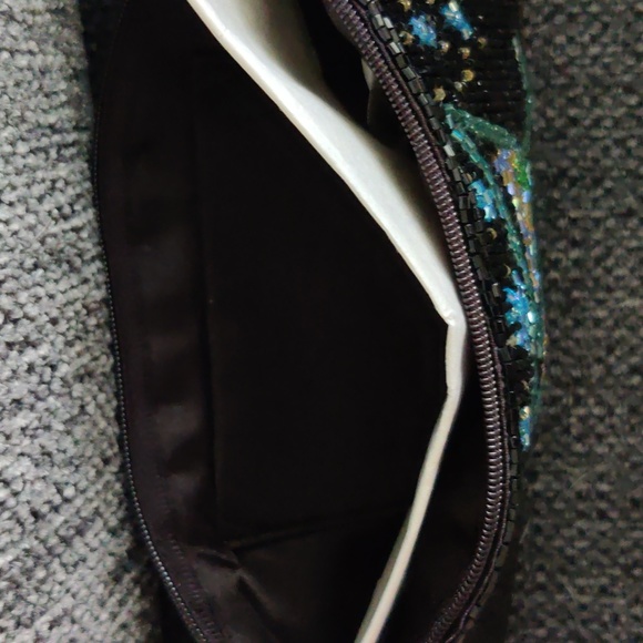 Liz Claiborne nwt beaded wristlet - Picture 3 of 3